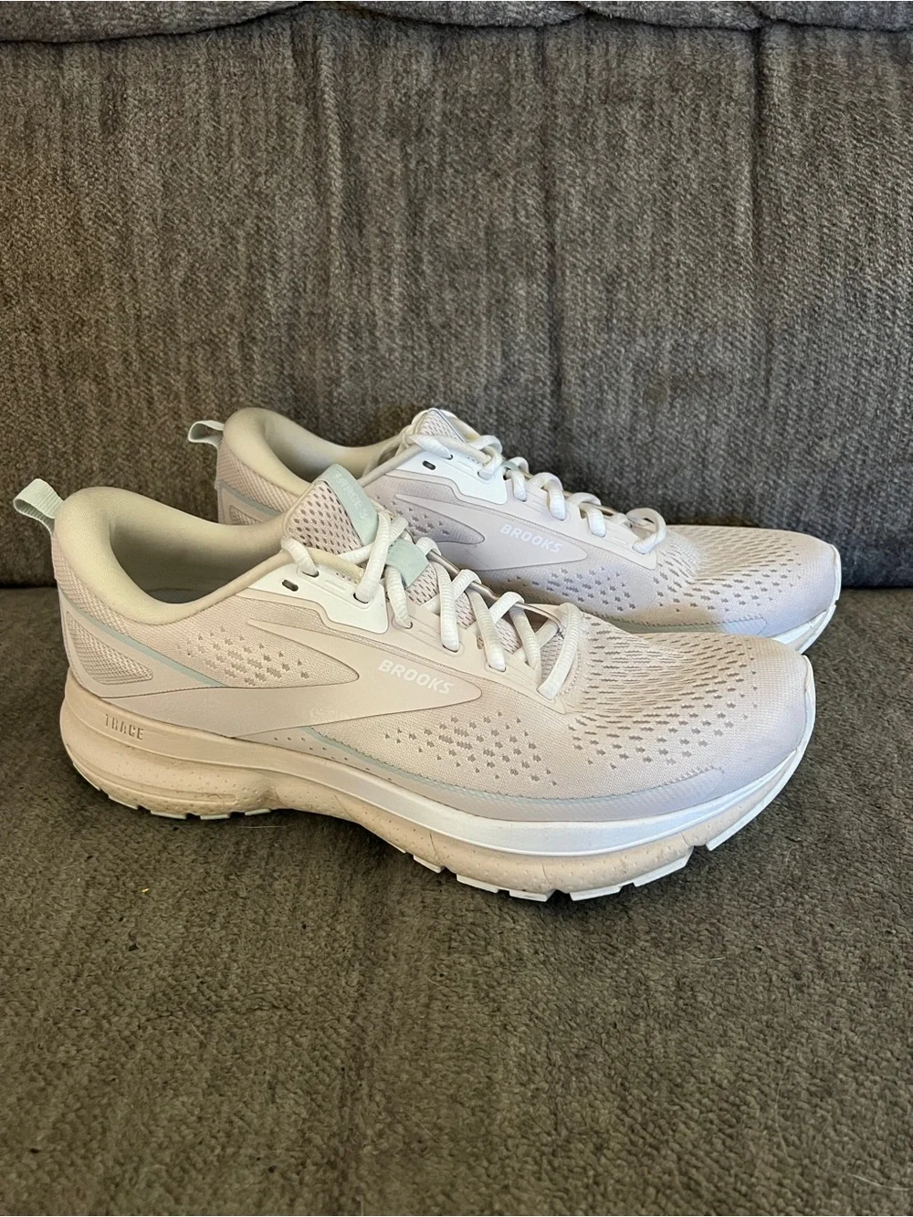 Brooks Trace 3 Women's Running Shoes Size 9.5 Grey Blue Glass 1204011B270 EUC